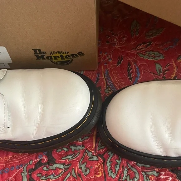Dr. Martens White and Black Men's Boots Box included - Picture 5 of 8